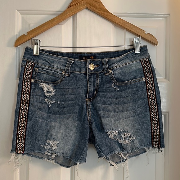 Seven for all mankind jeans shorts distressed with embroidered ribbon trim 8 - Picture 1 of 7
